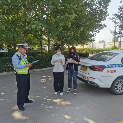 眉县交警夏季驾校送清凉