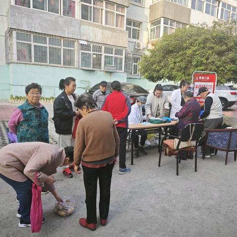 【文明创建志愿行动】天泰寺街街道桥西社区开展重阳节“能人睦邻服务日”口腔义诊活动