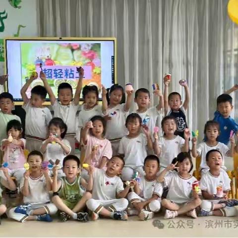 多“彩”童年 与“泥”为伴