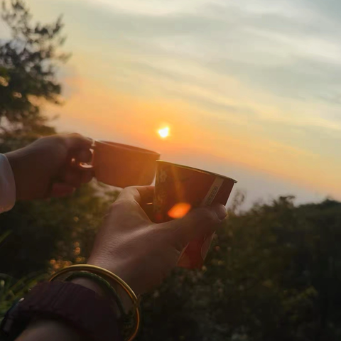 橙色的浪漫之约 ‍                ——罗钹顶追日记