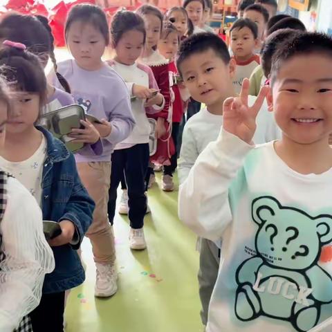 迎五一·享美味 ——艺禾幼儿园自助餐活动