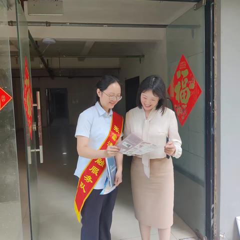 “现金支付更便利，使用现金更安全”建设银行东门大桥支行开展反假宣传活动