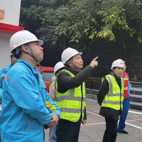 公司总经理、党委副书记何丹到川西南中心站调研