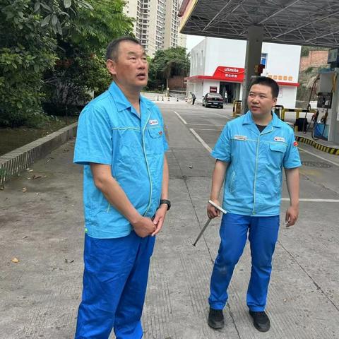 公司安全总监梁振宇到川西南中心站开展节前检查