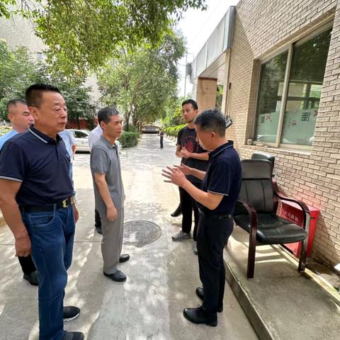 李峰所长一行莅临第十一支部考察指导老干活动中心建设工作