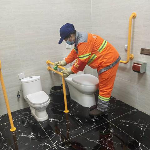 多措并举提升公厕精细化管理水平