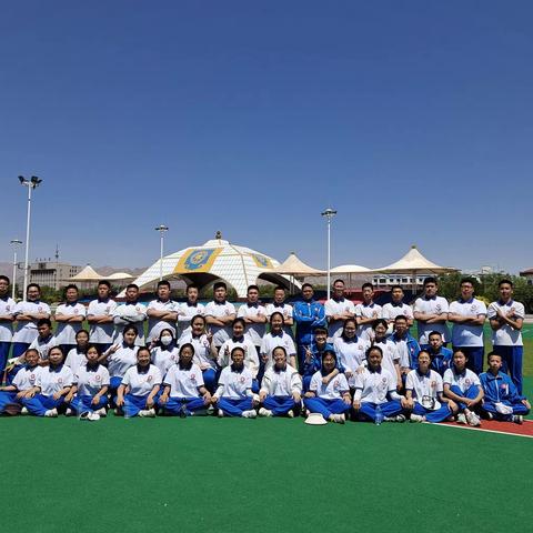 “向妈妈学厨艺，感受劳动乐趣”临河五中初二（14）班开展厨艺社活动