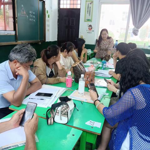 为适应新时代的发展，不断提升教师自身素质及业务水平，更新教育教学观念，促进课堂教学创新化、专业化发展