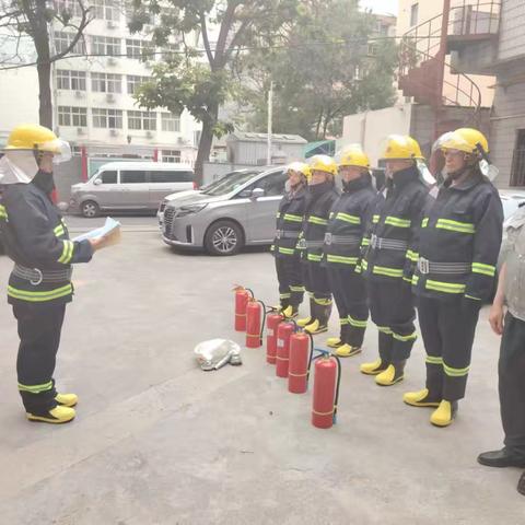 绿城支行组织应急小分队开展消防培训及演练