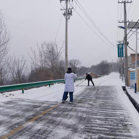 积极联动清雪保畅通 民生服务"不打烊"