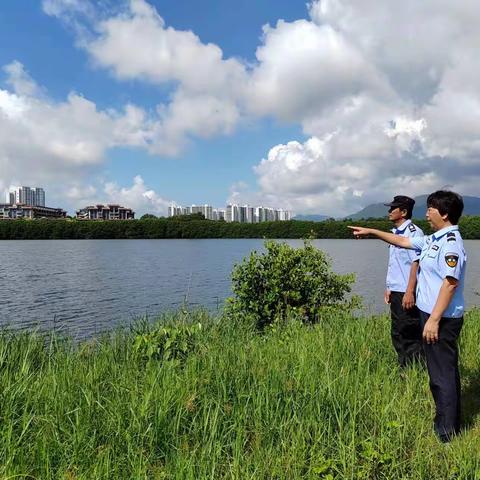 2023年8月22日龙江村联防队员在辖区正常巡视，河道、村庄、荒地田野、工厂防火、安全工作。