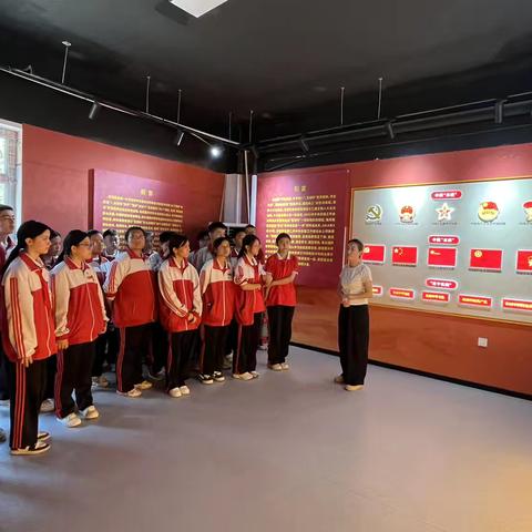 石榴籽同心筑梦   团结聚力向未来 ——托克逊县第一中学组织学生参观县第一小学铸牢中华民族共同体意识教育体验馆研学活动简报