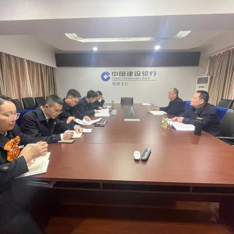 市分行党委委员、驻行纪检组组长罗灿一行 ‍到绥阳支行调研