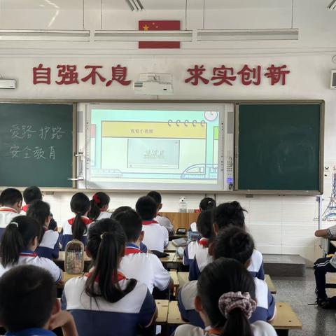【三零创建】南桥街道新建社区联合铁路段开展铁路护路宣传活动