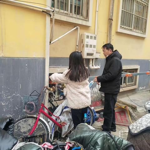 【双认识 双信任 双认同】 南关社区开展小区电动车充电桩安全专项检查