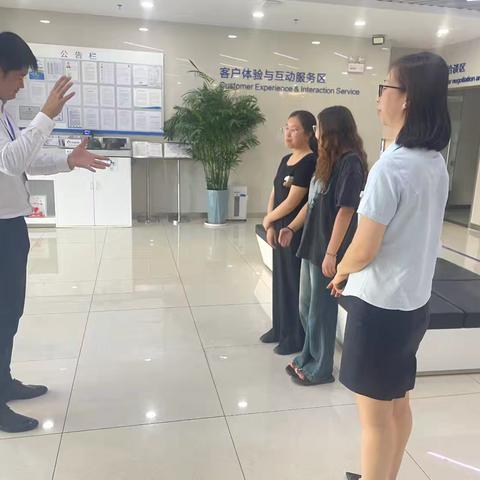 建行克拉玛依城南支行开展网点员工节活动