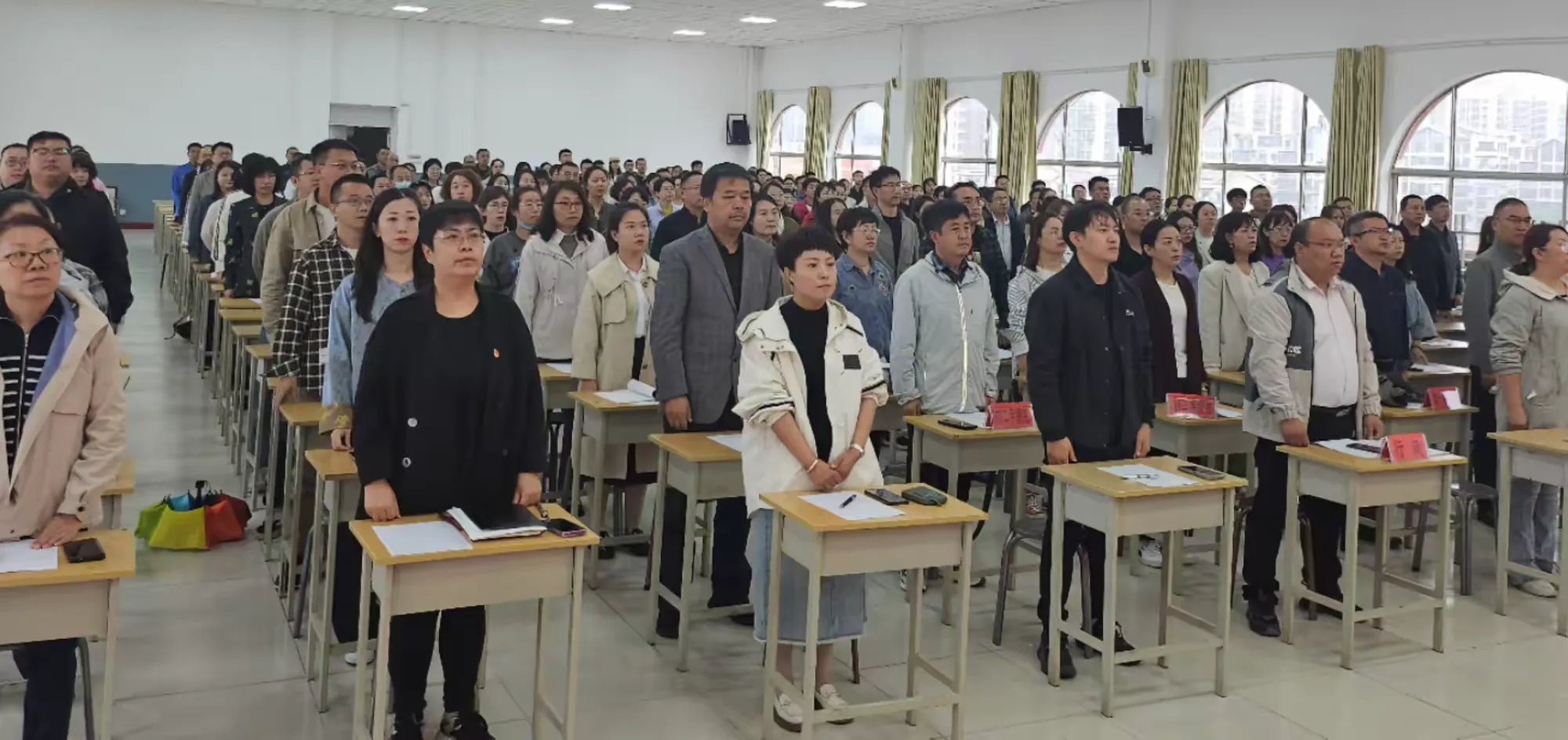 简篇-弘扬教育家精神,做新时代好老师
——银川外国语实验学校庆祝第40个教师节表彰大会