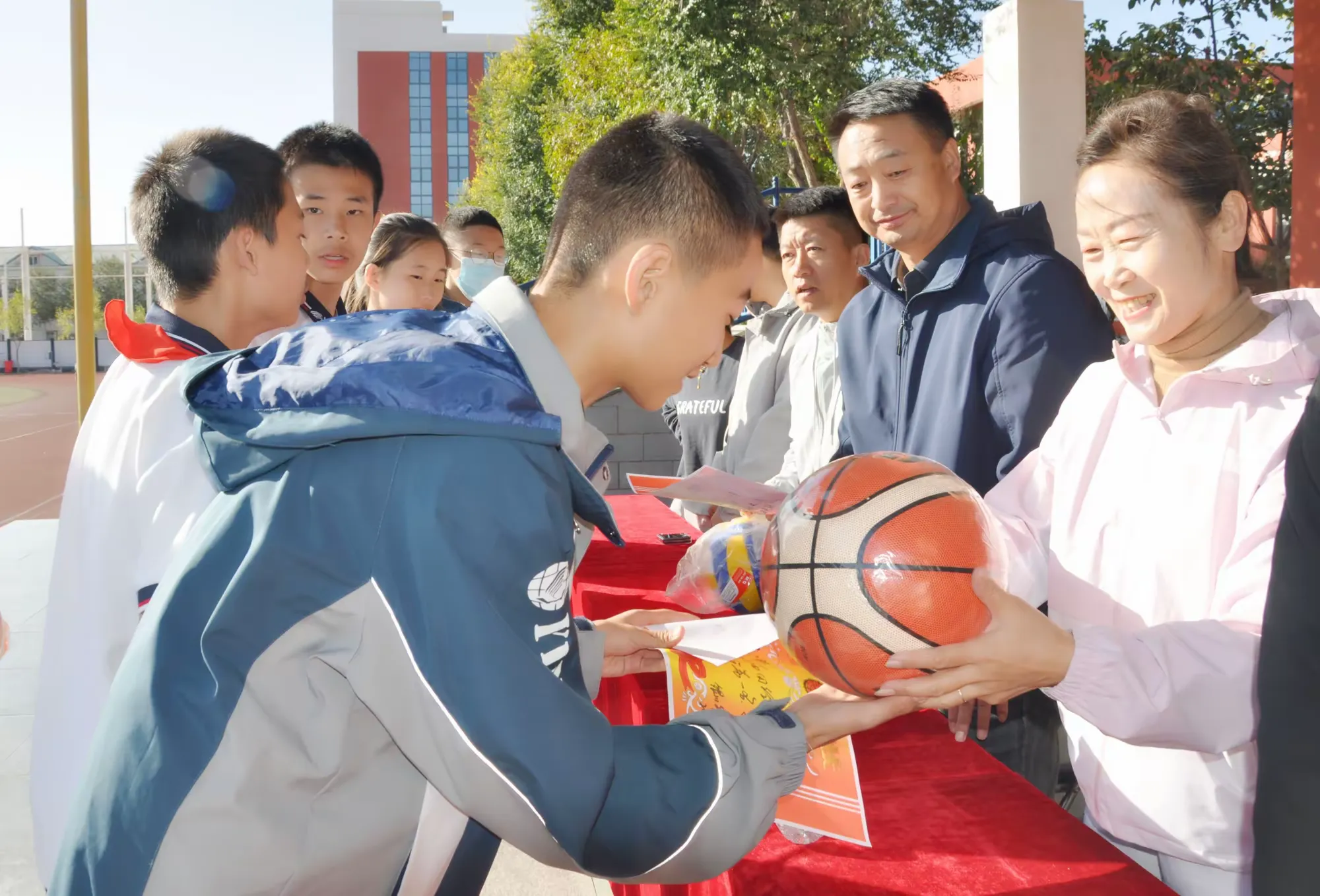简篇-【银外·德育】铸牢中华民族共同体意识,喜迎祖国母亲七十五华诞——银川外国语实验学校第十九届田径运动会