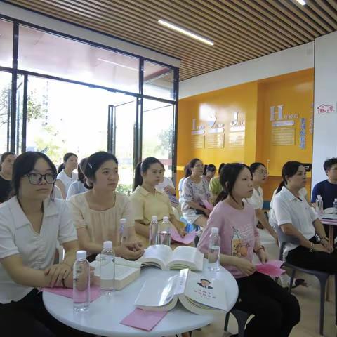 金湖大院近邻之家的 “双份” 温暖：理论润心与健康护航