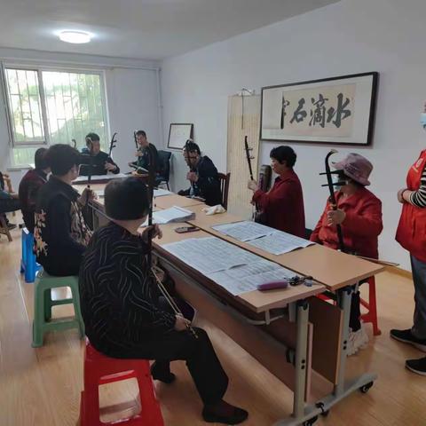 “我们的中国梦”文化进万家---“二胡演绎奏佳音”马山新城社区开展老年歌唱活动
