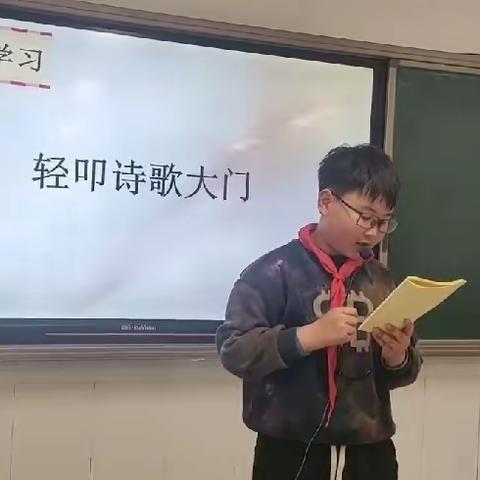 花小•书香‖轻叩诗歌大门    品尝书香甘醇