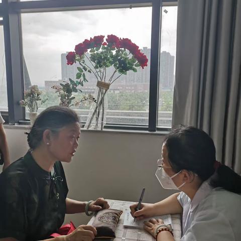 健康义诊进社区，便民服务暖人心