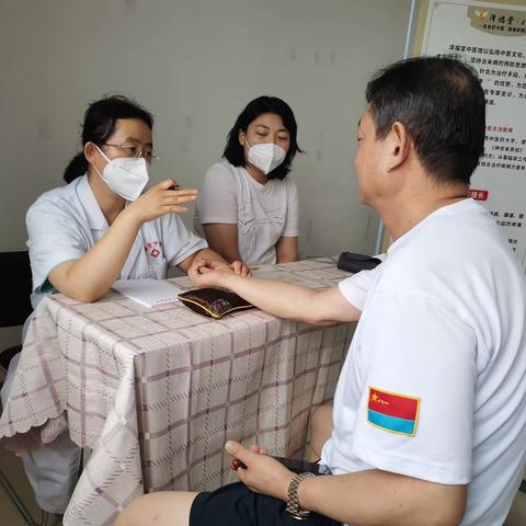 西安市未央区辛家庙街道浐灞半岛社区【健康义诊进社区，八一崇军暖人心】