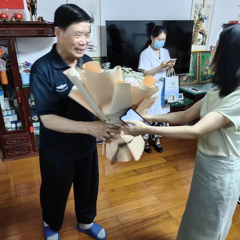 走访送关怀慰问暖人心——辛家庙街道浐灞半岛社区开展慰问退役老兵活动