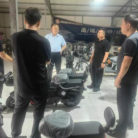 武安市市场监督管理局党组书记、局长张风兵对磁山分局电动车监管情况进行督导