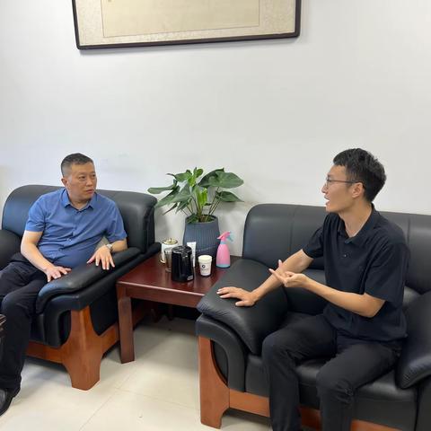 驻马店分行高级客户经理王光辉会见建业世和府项目总经理张宏伟一行