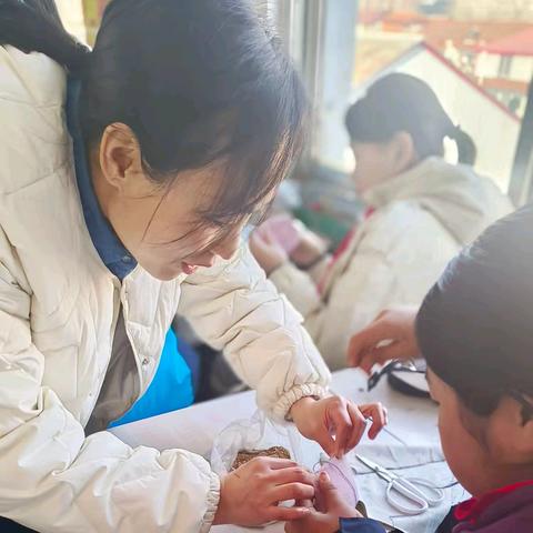 巧手缝沙包，劳动乐无穷——确山县第三小学六三班劳动技术课