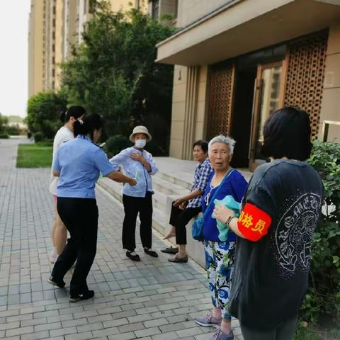 清“飞线”除隐患 联合整治保安全