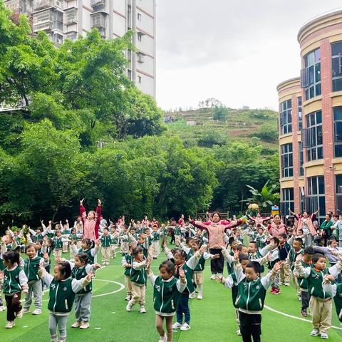 “以爱相约，携手同行”天府名居五区人之初幼儿园家长开放日半日活动