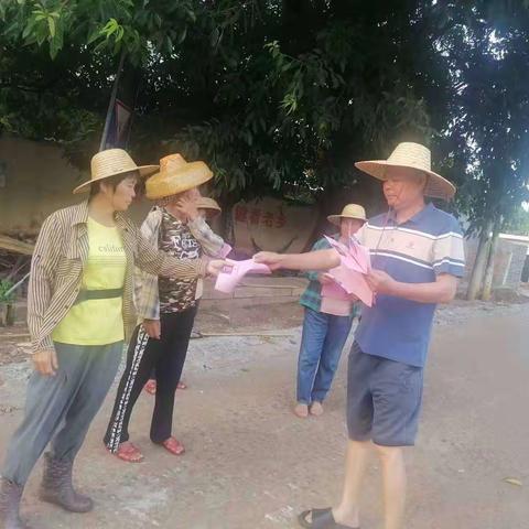 加强五一监管，助力扫黄打非——文连村委会开展“五一”节前“扫黄打非”宣传