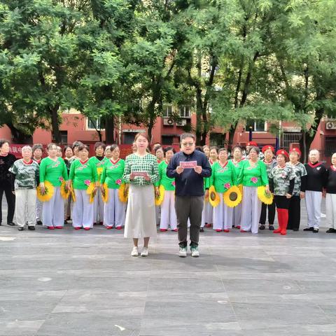 王官庄街道九区社区日间照料中心开展“凝聚社区正能量 同心共筑中国梦”庆五一文艺汇演活动