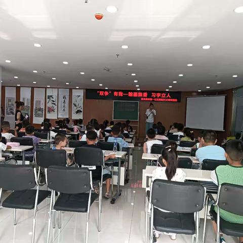 “双争” 有我‖ “翰墨飘香 习字立人” 书法进社区