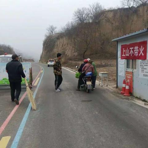 刚进2024年4月份的工作有两项：1，抓好护林防火。2，准备春播。
