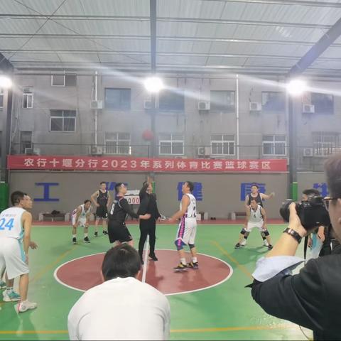 激情绽放，梦想飞扬！