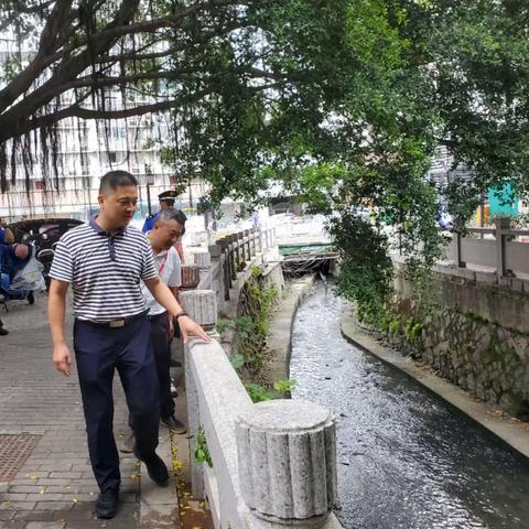 助力防洪防台风，南街河长在行动