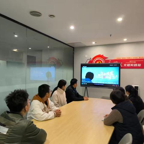 【红色等驾坡】“凌云壮志 追梦长空”——德邻社区开展庆祝空军建军75周年宣传教育活动