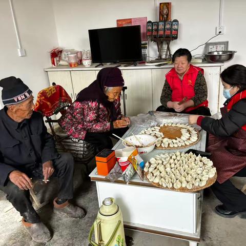 用爱心温暖夕阳，用行动传承雷锋精神