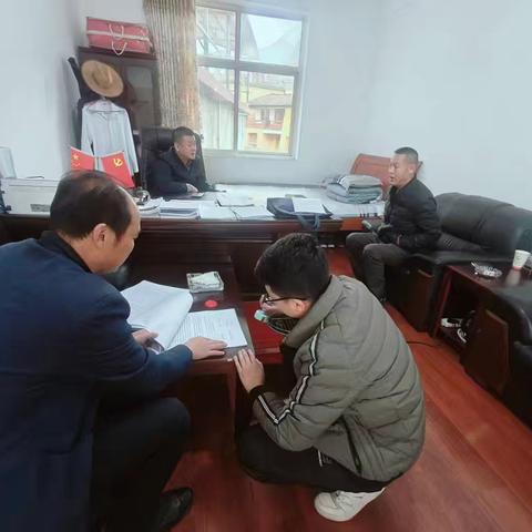 沙滩保护站与武坪镇联合召开森林草原防灭火工作座谈会