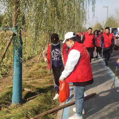 助力保马 志愿先行——韩村乡退役军人服务站开展“我为马拉松赛道添光彩”活动