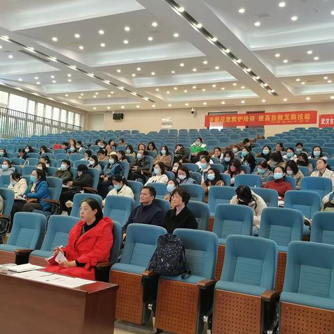 应急救护培训进校园，让爱“救”在身边