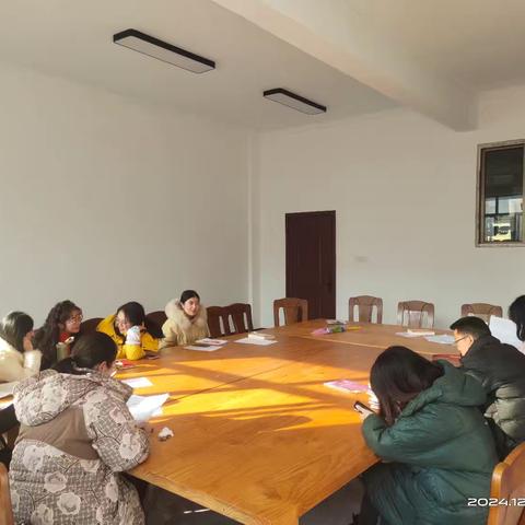 23级英语组第16周教研: 主题: 1.政治理论学习 2.月考试卷分析 3.集体备课第三单元 主持：苏智明 主讲: 张新燕，鲍芳芳，黄思霞 主评: 全员 主编: 李徐瑾