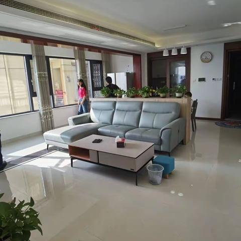 出租：冠城学府精装16楼3室2厅2卫全家具家电中英空调带车位年租18000元V6486