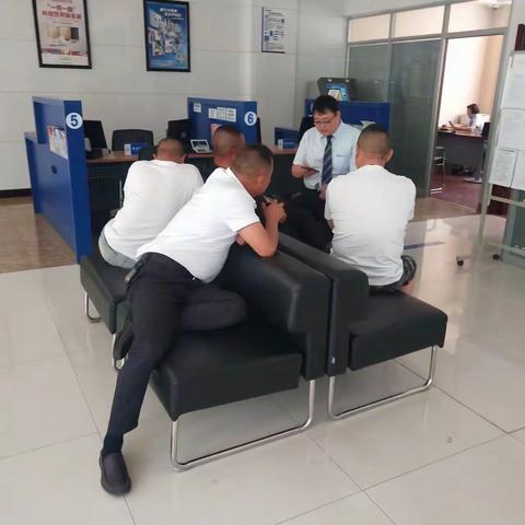 河西堡支行举行“积微成著，志远未来”厅堂微沙龙活动