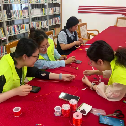 岳村镇开展 “巧手编彩绳 五彩迎端午” 活动