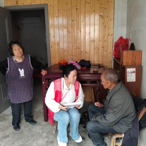 走访低保困难户，传递温暖关怀