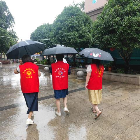 龙浦社区开展防雨抗台安全巡查工作